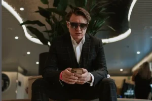 Jaajo Linnonmaa – Suomen tunnetuin radiojuontaja ja yrittäjä