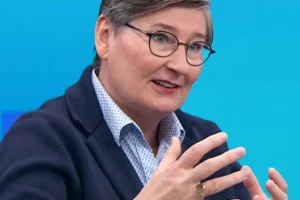 Tiina Helenius aviopuoliso